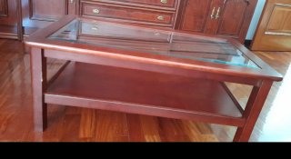 Mesa de centro de madera y cristal