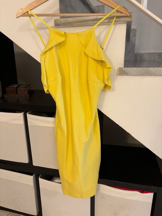 Vestido Amarillo con Volantes
