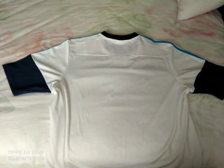 Camiseta adidas blanca y azul de manga corta