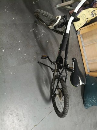 Bicicleta de montaña infantil negra