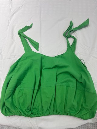 Top Verde con Tirantes Anudados