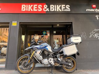 Voge 900 DSX con kit de 3 maletas GPR