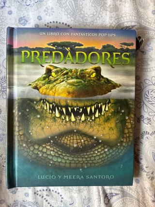 Predadores: un libro con fantásticos pop-ups