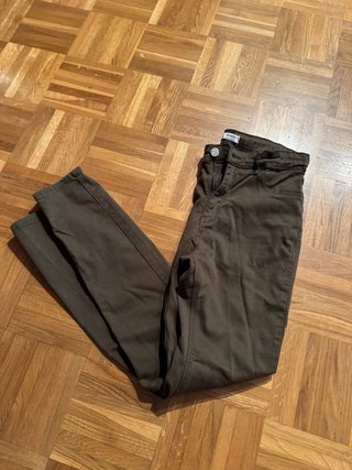 Pantalón Pitillo Verde Stradivarius