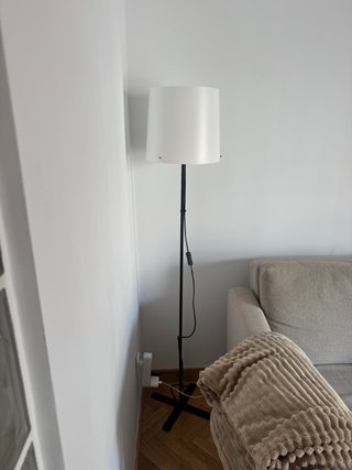Lámpara de pie minimalista