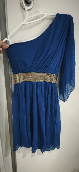 Vestido de fiesta azul asimétrico