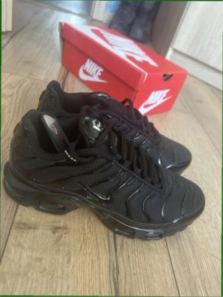 Nike Air Max Plus Triple Black Talla 37.5