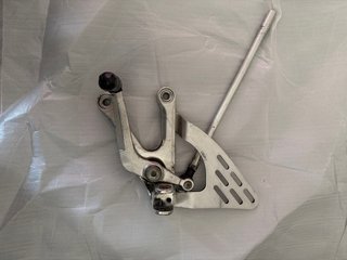 Estribera Trasera y Pedal Cambio R6 03-05