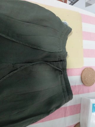 Pantalón ligero Mango verde talla 42