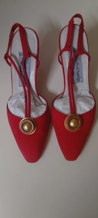 Zapatos de tacón rojos