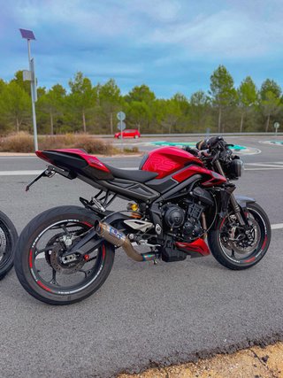 Triumph Street Triple RS 765