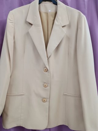 Americana de señora beige talla 48