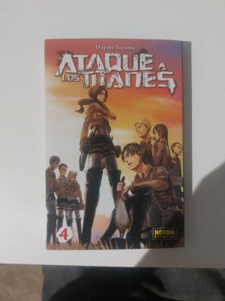 ATAQUE A LOS TITANES 4 (CÓMIC MANGA) (Spanish E...