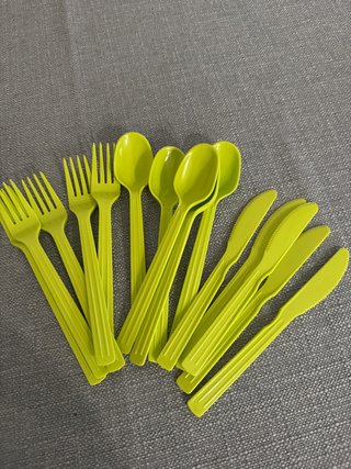 Set de 15 Cubiertos de Plástico Verdes. 5 uni.