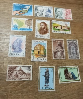1976 (c). Lote de 13 sellos de España