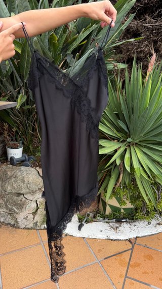 Top lencero negro satinado con encaje