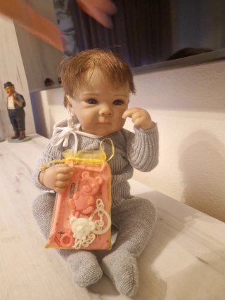 Muñeco realista con accesorios