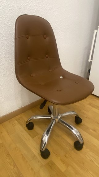 Silla de escritorio marrón