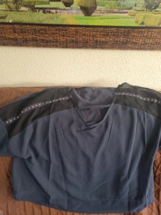 Blusa Azul con Detalles en Hombros