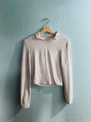 Top blanco de manga larga con cremallera