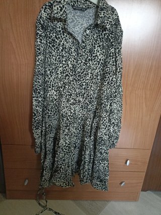 Vestido corto animal print Stradivarius