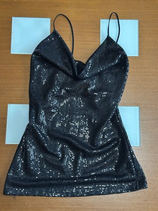 Top de fiesta negro con lentejuelas