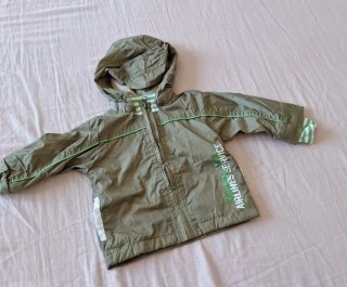 Giubbotto verde con cappuccio
