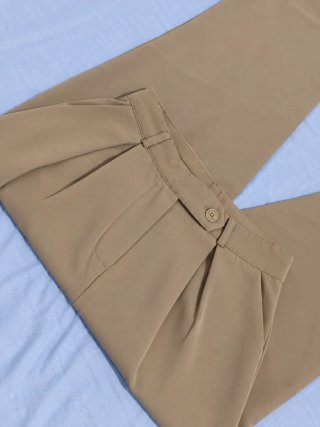 Pantalón de vestir beige tiro alto