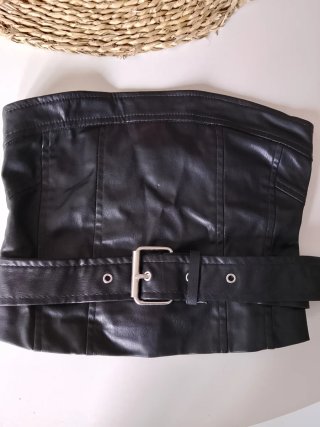 Corsé Negro con Cinturón en poli piel