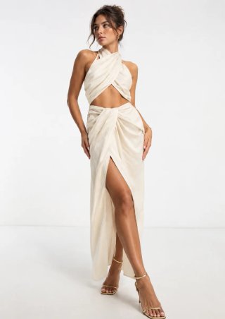 Vestido Largo Crema con Detalle Retorcido