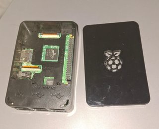Raspberry Pi 3B con carcasa