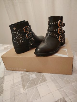 Botines Negros con Tachuelas Zara