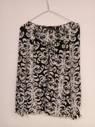 Blusa INC Estampada Blanco y Negro