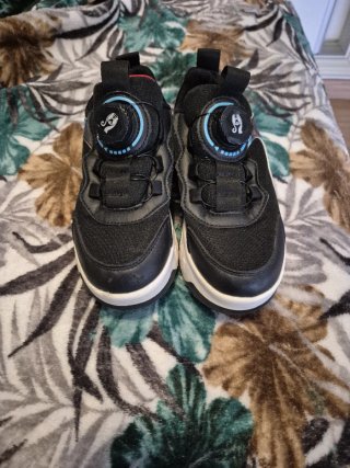 Zapatillas con ruedas talla 31 niño\a