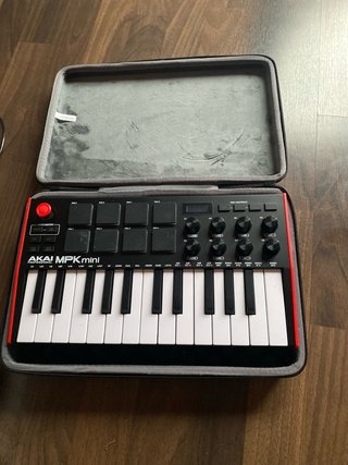 Teclado MIDI Akai MPK Mini con funda
