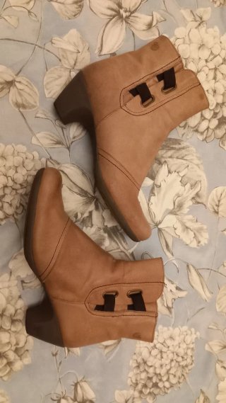 Botines de piel marrones