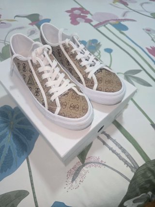 Deportivas Guess Marrón y Blanco