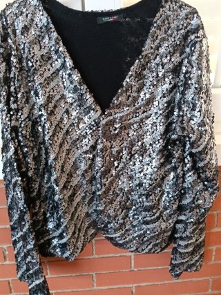 Chaqueta de Lentejuelas Plateadas y Negras