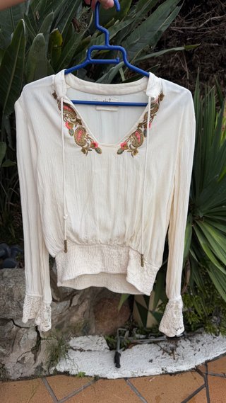 Blusa boho crema Nud con bordados у encaje