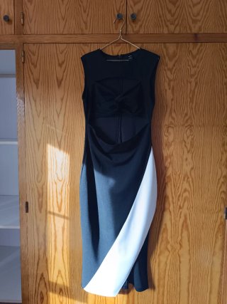 Vestido largo bicolor con apertura