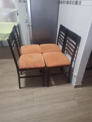 Set de 4 sillas de madera