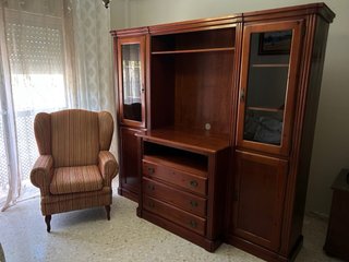 Mueble de Salón y Sillón Orejero