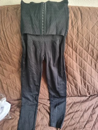 Leggings Negros con Cierre de Corchetes