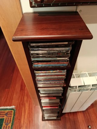 Estantería de madera para CDs