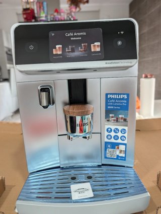 Cafetera Philips Aromis 8000 LatteGo Pro