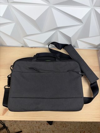 Maletín Incase para MacBook Pro 13 muy cuidado