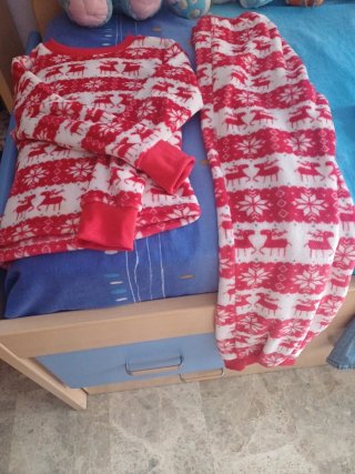 Pijama de Invierno con Estampado Navideño