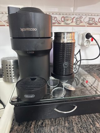 Cafetera Nespresso Vertuo Pop y Espumador