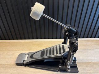 Pedal de bombo para batería
