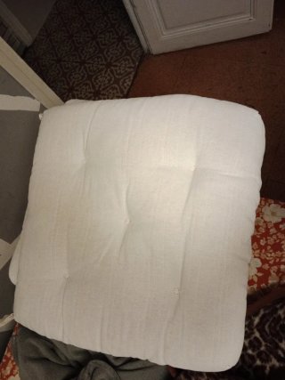Almohada para silla blanca